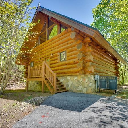 Idyllic Gatlinburg Cabin With Hot Tub And Balcony! Exterior photo