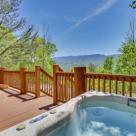 Idyllic Gatlinburg Cabin With Hot Tub And Balcony! Exterior photo