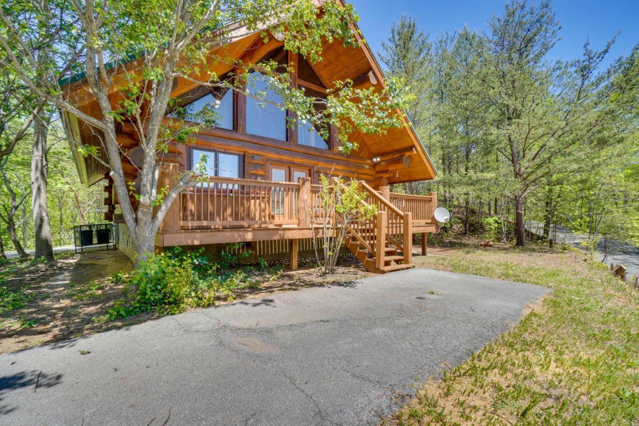 Idyllic Gatlinburg Cabin With Hot Tub And Balcony! Exterior photo
