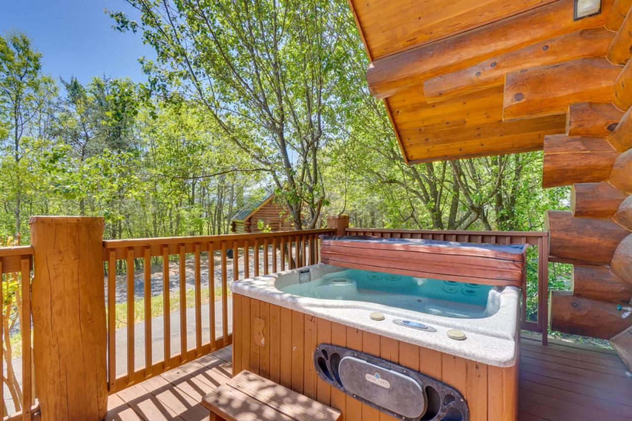 Idyllic Gatlinburg Cabin With Hot Tub And Balcony! Exterior photo