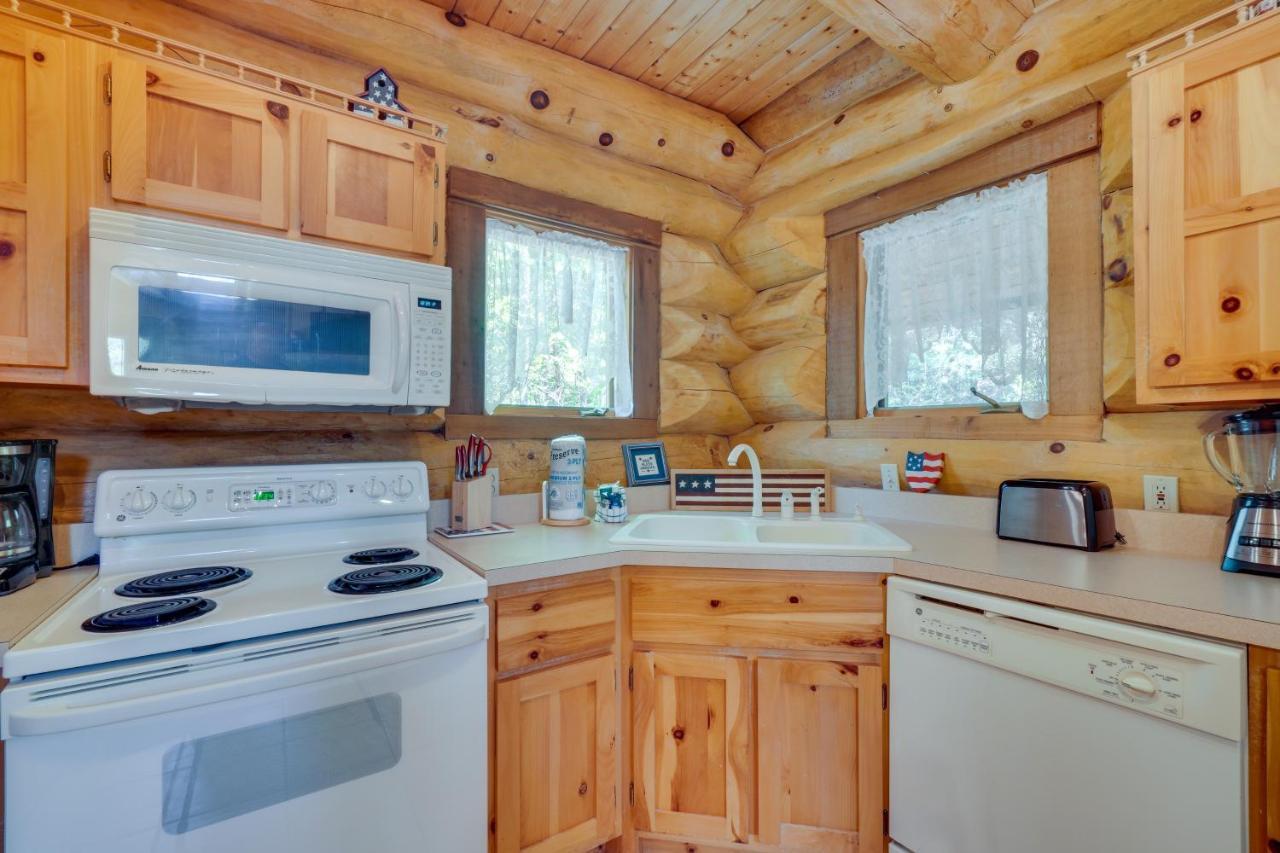 Idyllic Gatlinburg Cabin With Hot Tub And Balcony! Exterior photo
