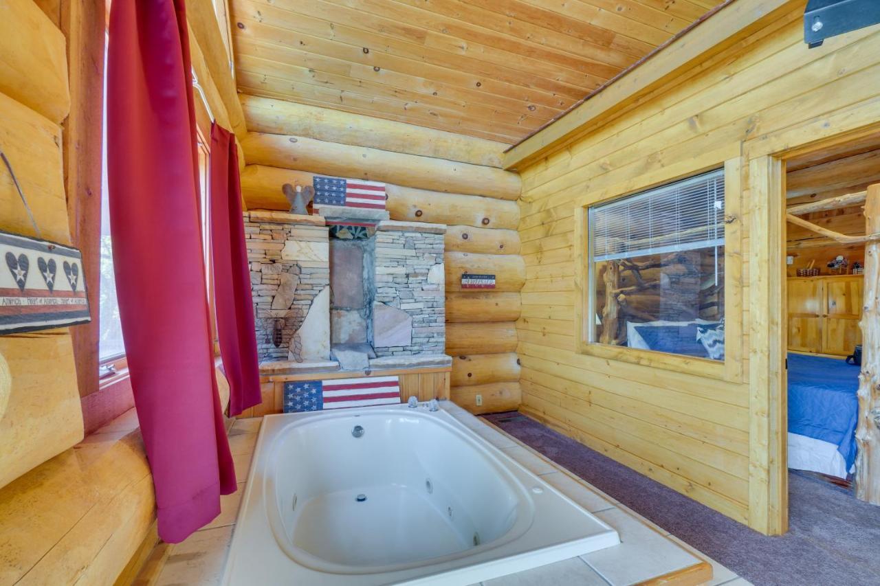 Idyllic Gatlinburg Cabin With Hot Tub And Balcony! Exterior photo