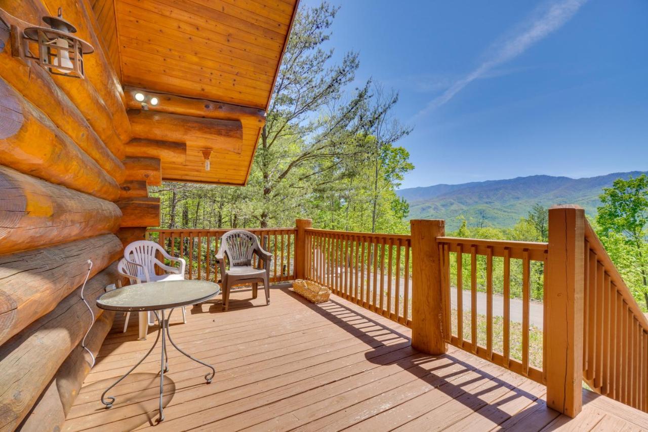 Idyllic Gatlinburg Cabin With Hot Tub And Balcony! Exterior photo