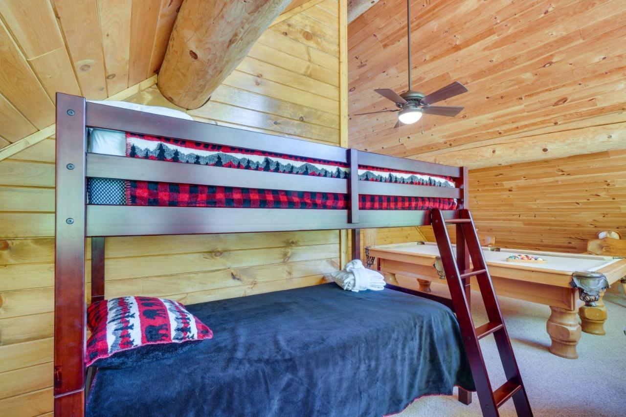 Idyllic Gatlinburg Cabin With Hot Tub And Balcony! Exterior photo