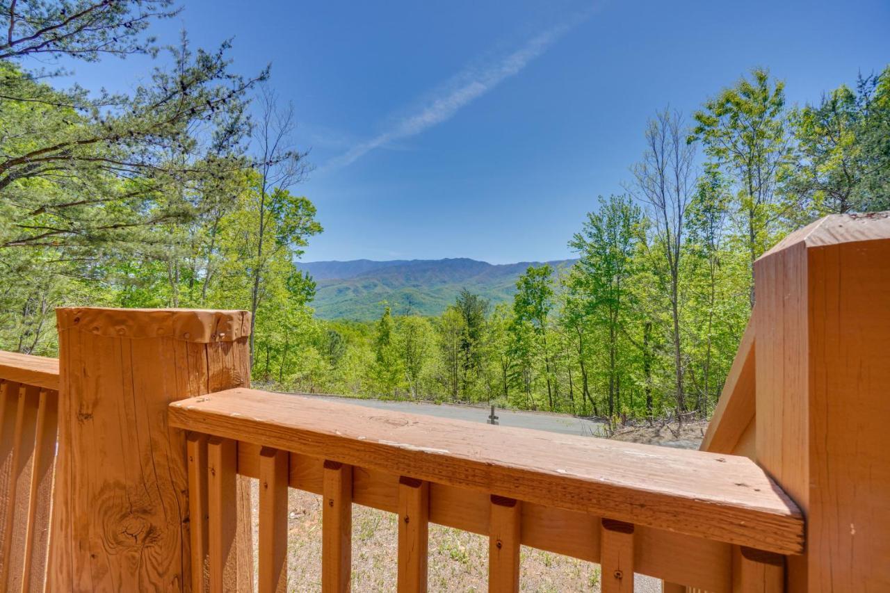 Idyllic Gatlinburg Cabin With Hot Tub And Balcony! Exterior photo