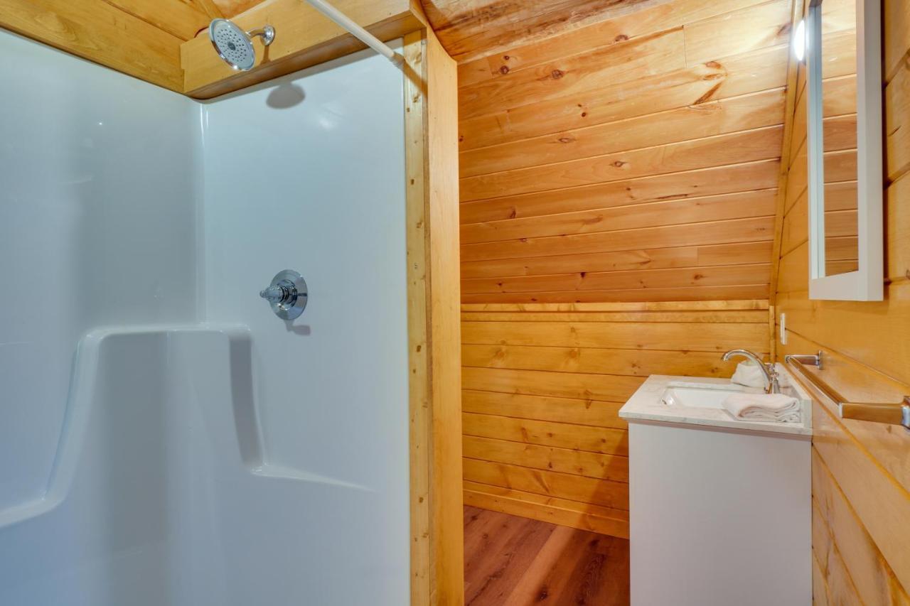 Idyllic Gatlinburg Cabin With Hot Tub And Balcony! Exterior photo