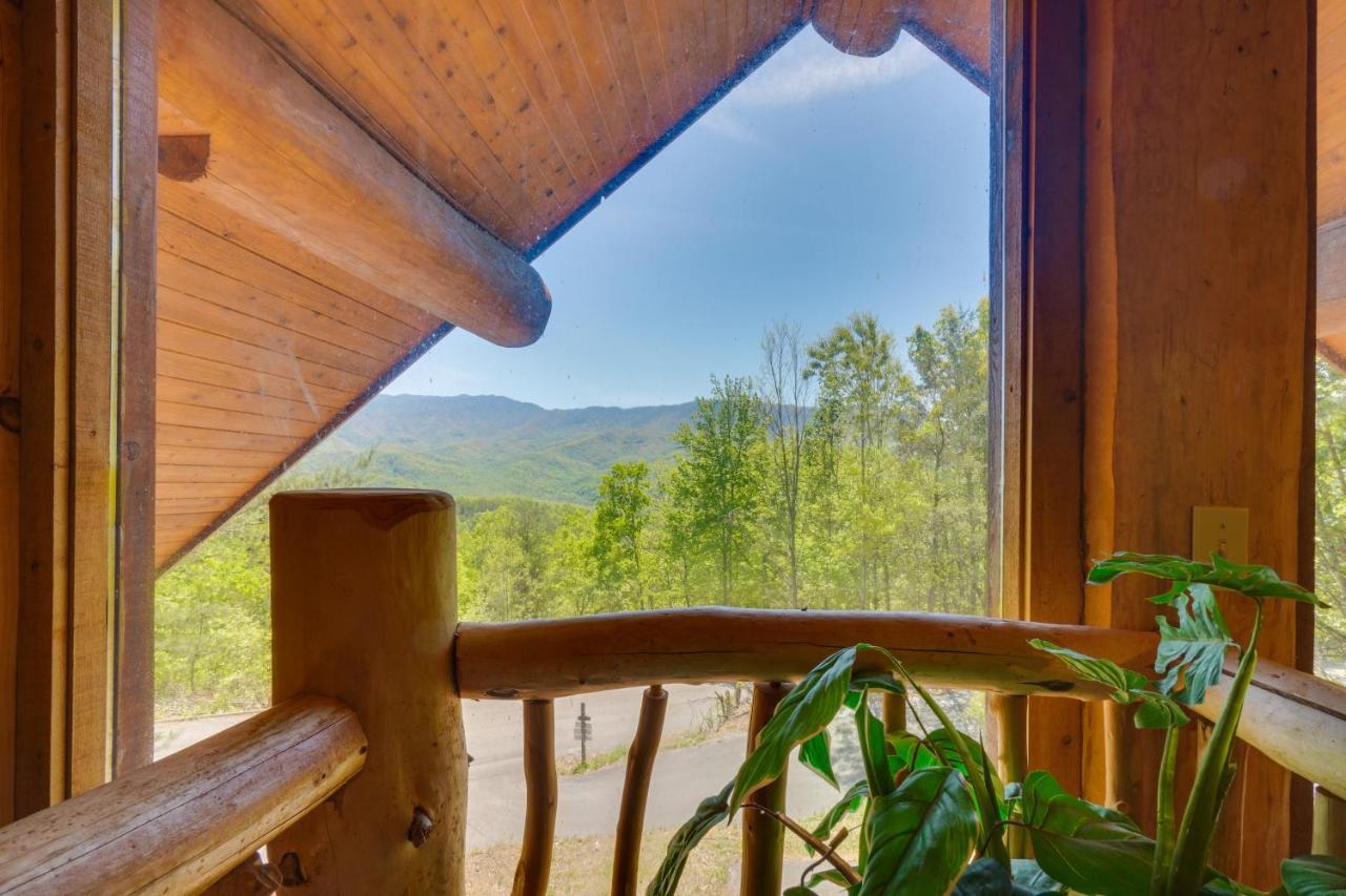 Idyllic Gatlinburg Cabin With Hot Tub And Balcony! Exterior photo